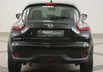 Подержанный автомобиль Nissan Juke 2015 года (3 фото)