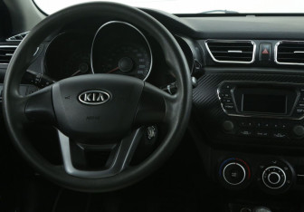 Подержанный автомобиль Kia Rio Sedan 2012 года (14 фото)