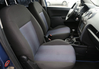 Подержанный автомобиль Ford Fusion 2008 года (10 фото)