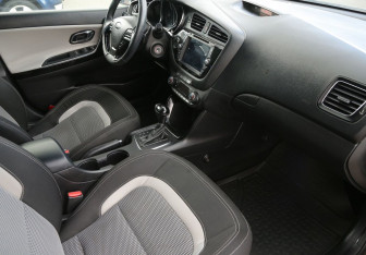 Подержанный автомобиль Kia Ceed Hatchback 2014 года (9 фото)