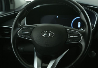Подержанный автомобиль Hyundai Santa Fe 2022 года (16 фото)