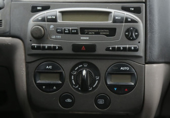 Подержанный автомобиль Nissan Primera Sedan 2001 года (13 фото)