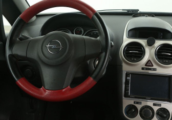 Подержанный автомобиль Opel Corsa 2007 года (14 фото)
