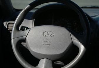 Подержанный автомобиль Hyundai Accent Sedan 2005 года (16 фото)