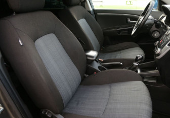 Подержанный автомобиль Kia Ceed Hatchback 2010 года (10 фото)