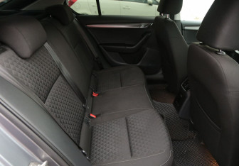 Подержанный автомобиль Skoda Octavia Liftback 2017 года (11 фото)