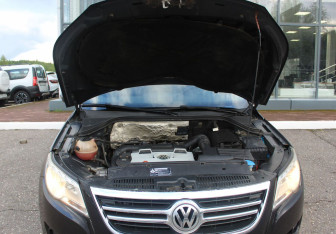 Подержанный автомобиль Volkswagen Tiguan 2008 года (15 фото)