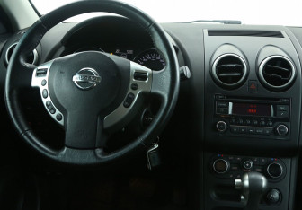Подержанный автомобиль Nissan Qashqai 2012 года (15 фото)