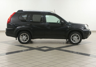 Подержанный автомобиль Nissan X-Trail 2010 года (5 фото)