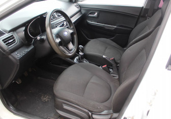Подержанный автомобиль Kia Rio Sedan 2012 года (10 фото)