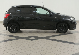 Подержанный автомобиль Renault Sandero 2015 года (5 фото)