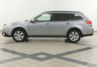 Подержанный автомобиль Subaru Outback Wagon 2010 года (7 фото)