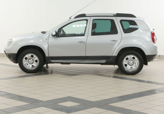 Подержанный автомобиль Renault Duster 2012 года (7 фото)