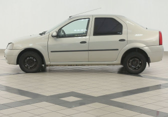 Подержанный автомобиль Renault Logan Sedan 2006 года (7 фото)