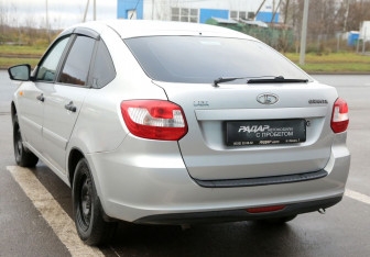 Подержанный автомобиль LADA (ВАЗ) Granta Liftback 2016 года (4 фото)