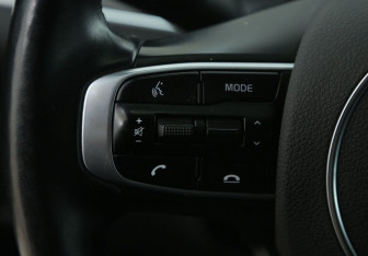 Подержанный автомобиль Kia K5 2020 года (27 фото)