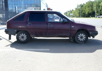 Подержанный автомобиль ИЖ 2126 «Ода» 2003 года (7 фото)
