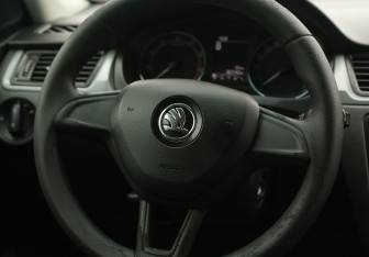 Подержанный автомобиль Skoda Rapid Liftback 2018 года (16 фото)