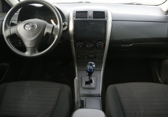 Подержанный автомобиль Toyota Corolla Sedan 2008 года (12 фото)