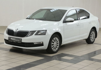 Подержанный автомобиль Skoda Octavia Liftback 2018 года (8 фото)