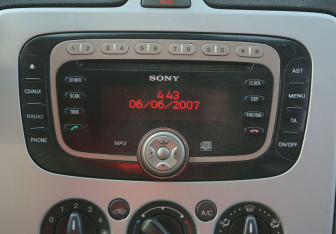 Подержанный автомобиль Ford Focus Sedan 2007 года (13 фото)