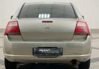 Подержанный автомобиль Mitsubishi Galant Sedan 2006 года (3 фото)