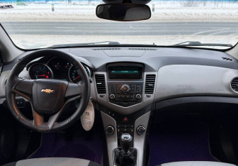 Подержанный автомобиль Chevrolet Cruze Sedan 2011 года (8 фото)