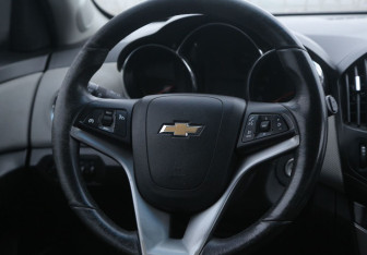 Подержанный автомобиль Chevrolet Cruze Hatchback 2014 года (14 фото)