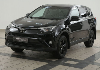 Подержанный автомобиль Toyota RAV4 2018 года (8 фото)