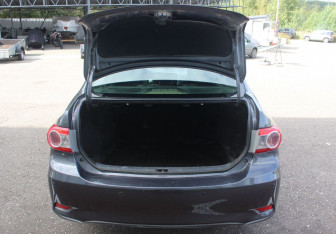 Подержанный автомобиль Toyota Corolla Sedan 2012 года (16 фото)