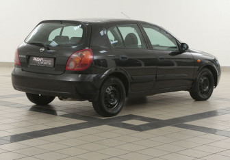 Подержанный автомобиль Nissan Almera Hatchback 2005 года (4 фото)