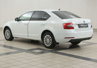 Подержанный автомобиль Skoda Octavia Liftback 2018 года (2 фото)