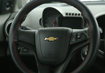 Подержанный автомобиль Chevrolet Aveo Sedan 2014 года (16 фото)