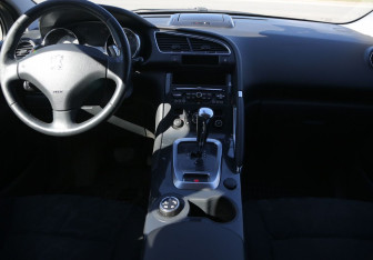 Подержанный автомобиль Peugeot 3008 2011 года (12 фото)