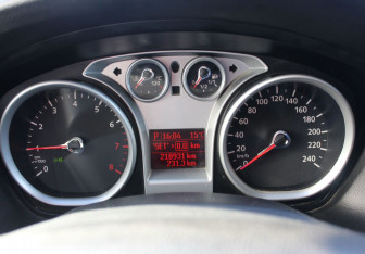 Подержанный автомобиль Ford Focus Sedan 2009 года (14 фото)