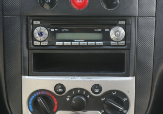 Подержанный автомобиль Chevrolet Aveo Hatchback 2006 года (13 фото)