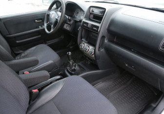 Подержанный автомобиль Honda CR-V 2004 года (9 фото)