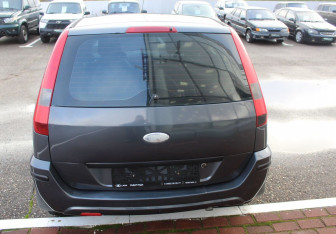 Подержанный автомобиль Ford Fusion 2005 года (4 фото)