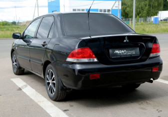 Подержанный автомобиль Mitsubishi Lancer Sedan 2007 года (4 фото)