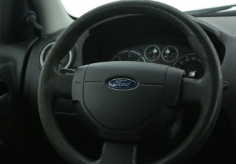 Подержанный автомобиль Ford Fusion 2008 года (16 фото)
