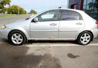 Подержанный автомобиль Chevrolet Lacetti Hatchback 2006 года (8 фото)