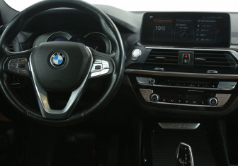 Подержанный автомобиль BMW X3 2018 года (17 фото)