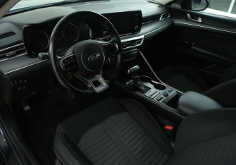Подержанный автомобиль Kia K5 2020 года (13 фото)