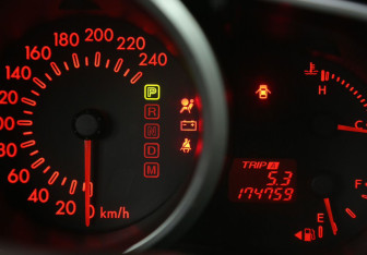 Подержанный автомобиль Mazda CX-7 2008 года (18 фото)