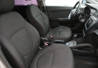 Подержанный автомобиль Kia Rio Sedan 2015 года (10 фото)