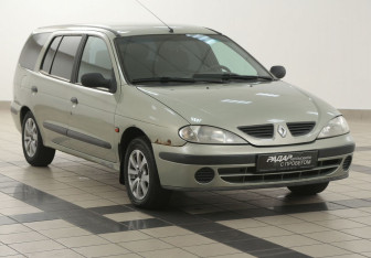 Подержанный автомобиль Renault Megane Wagon 2000 года (1 фото)