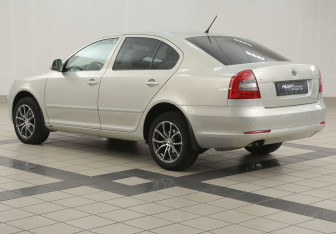 Подержанный автомобиль Skoda Octavia Liftback 2012 года (2 фото)