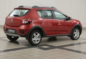 Подержанный автомобиль Renault Sandero 2018 года (4 фото)