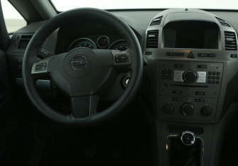 Подержанный автомобиль Opel Zafira Compactvan 2007 года (14 фото)