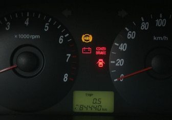 Подержанный автомобиль Hyundai Elantra Sedan 2004 года (18 фото)